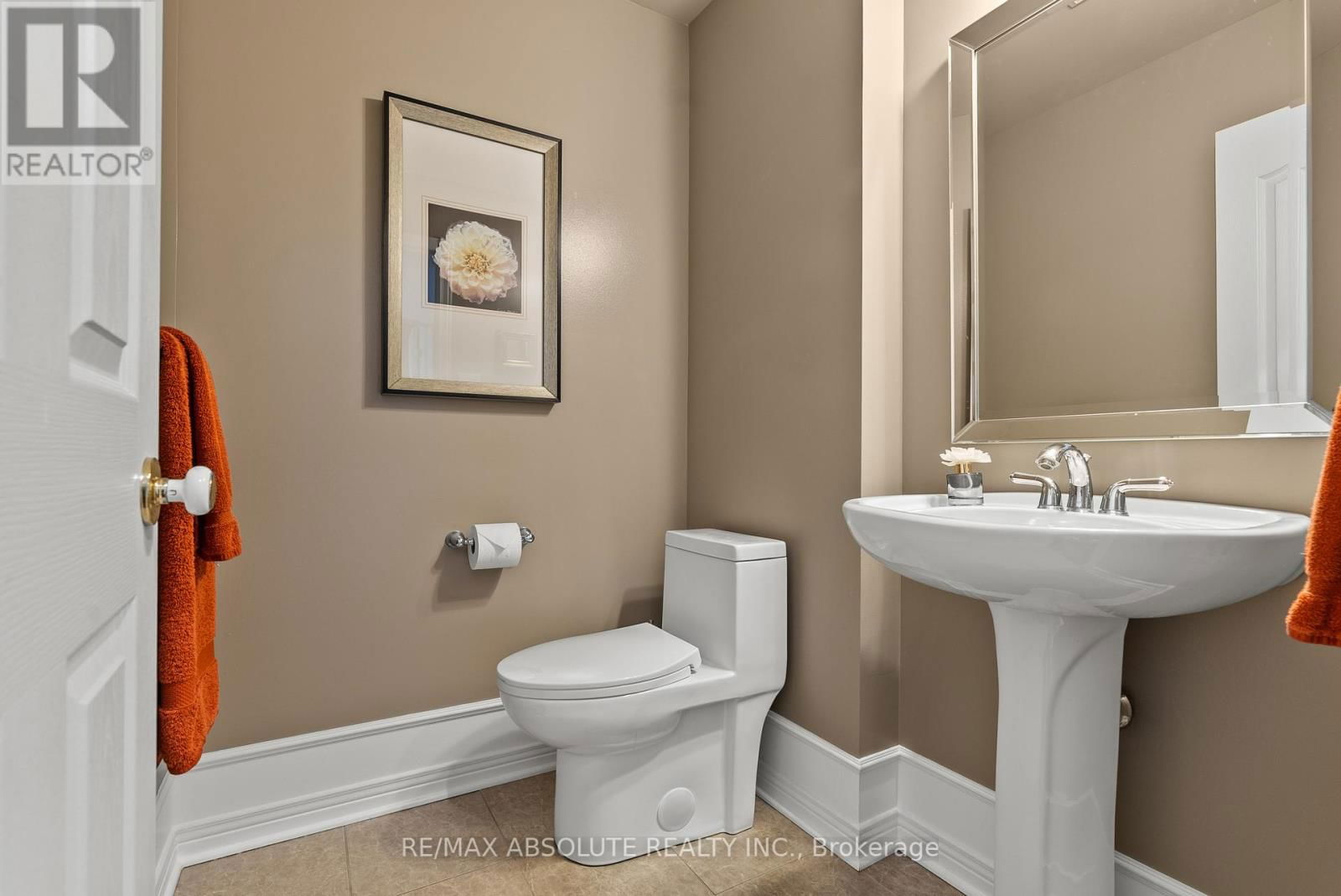 96 MANNING COURT Image 18