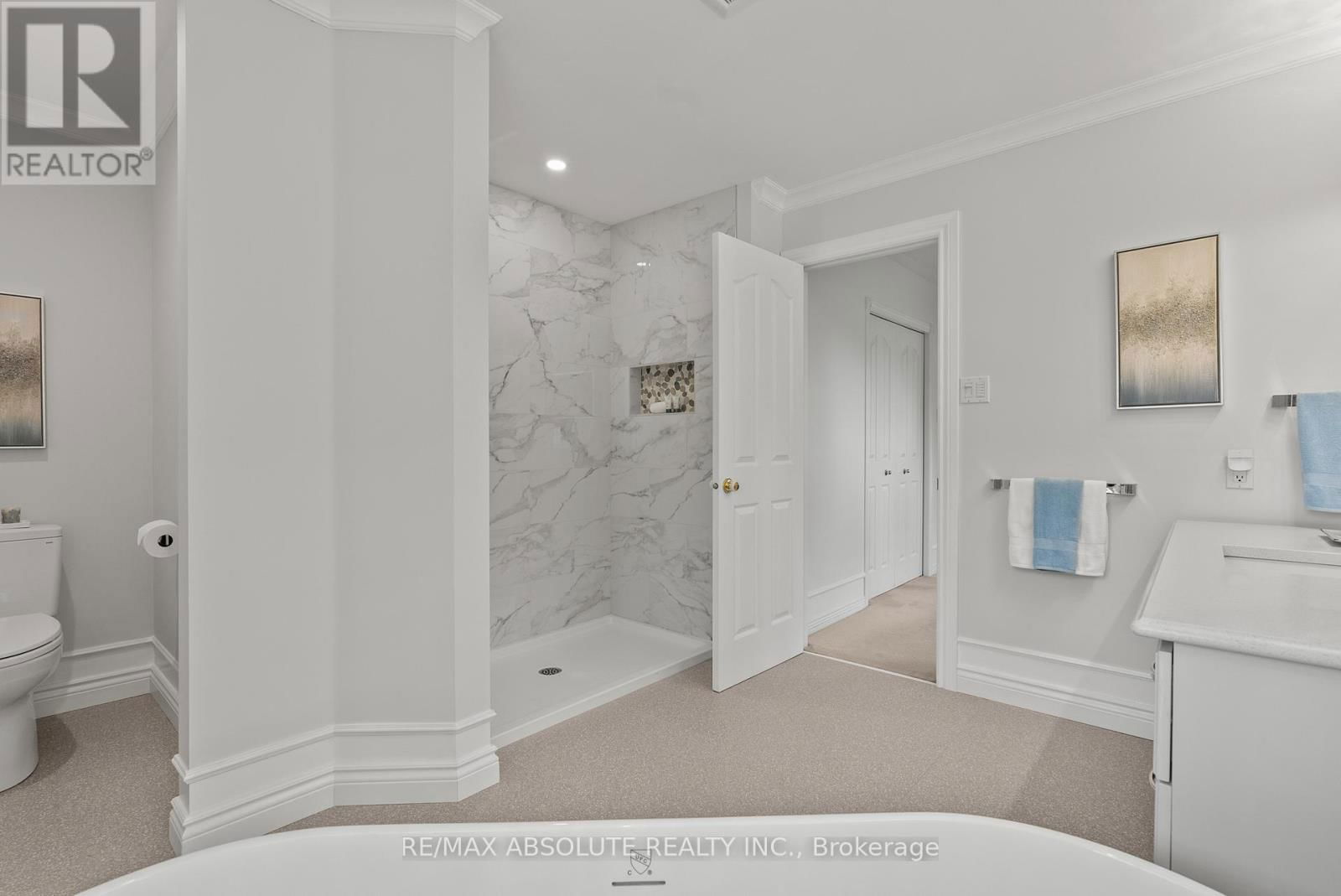96 MANNING COURT Image 24