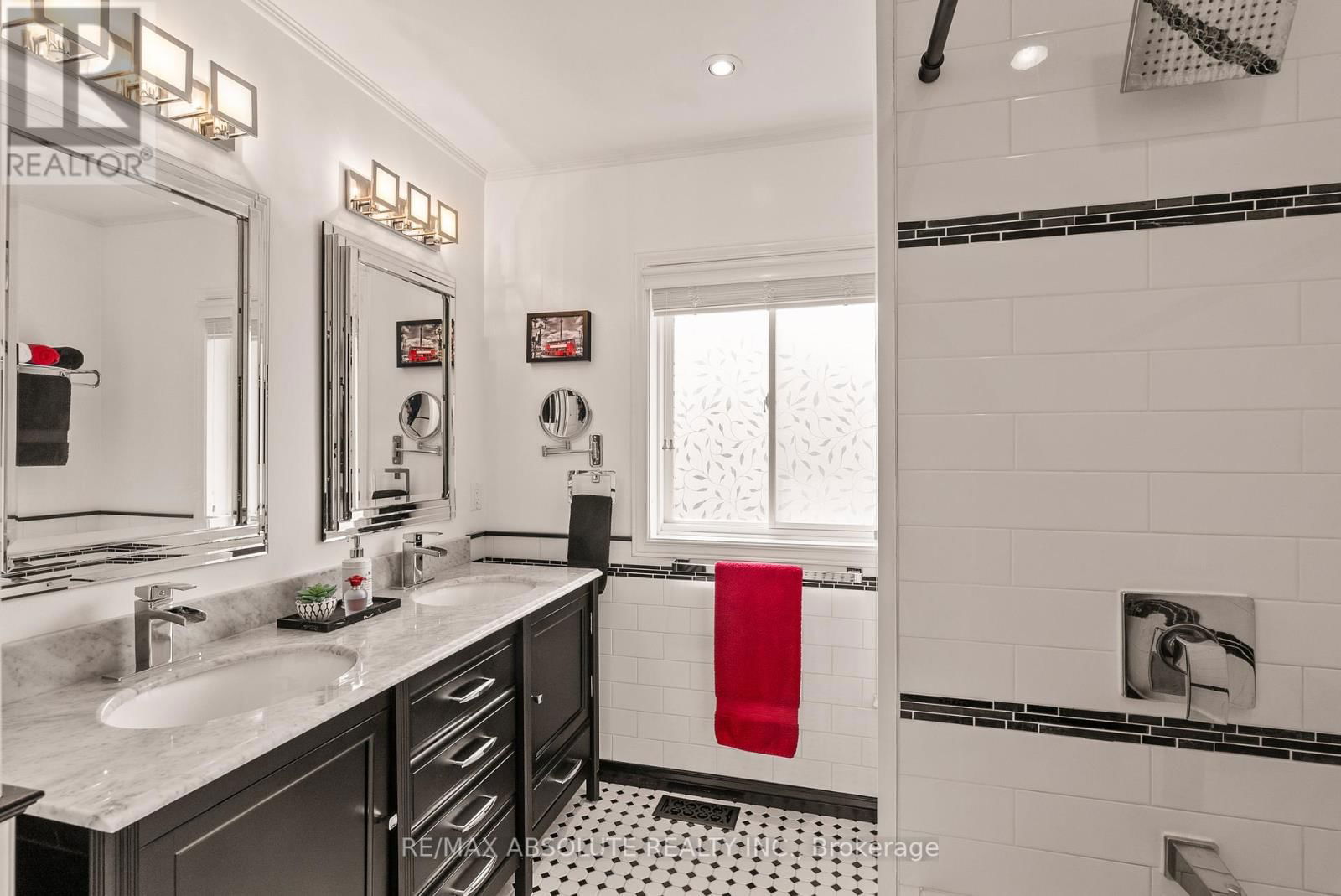 96 MANNING COURT Image 34