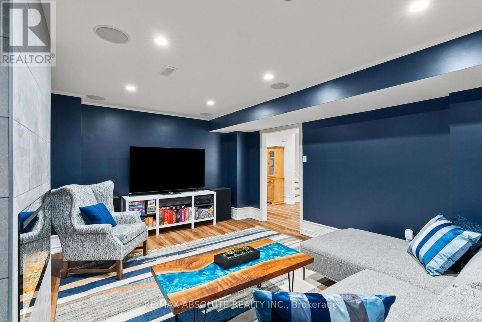96 MANNING COURT Image 38