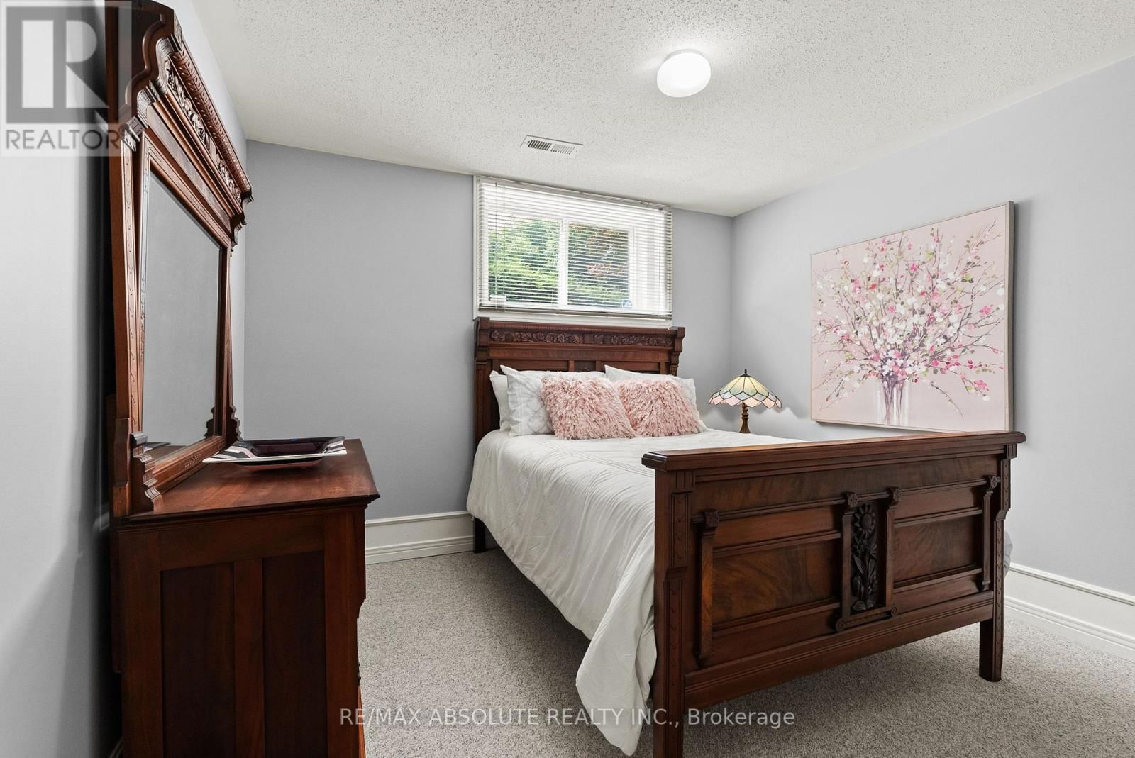 96 MANNING COURT Image 41
