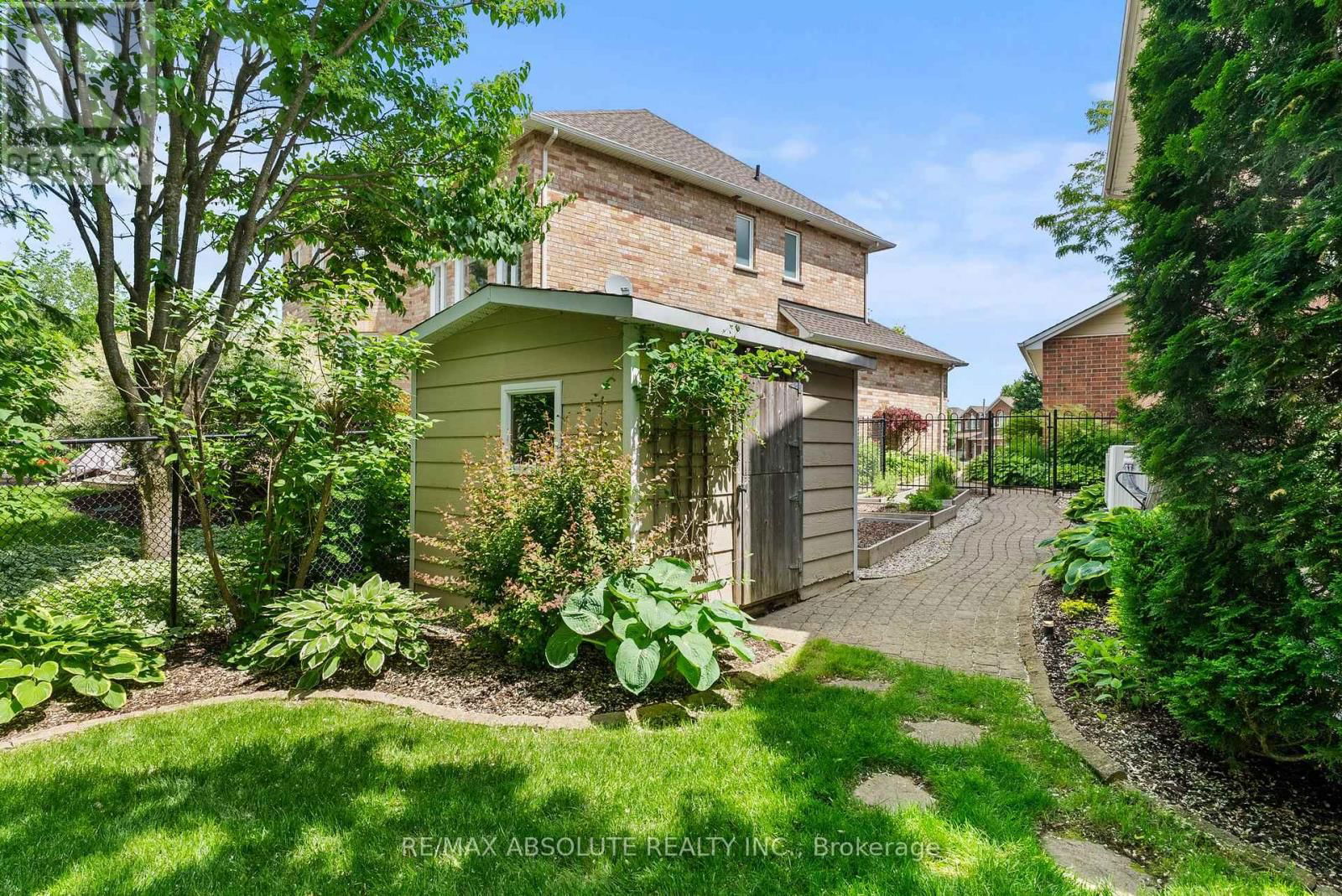 96 MANNING COURT Image 46
