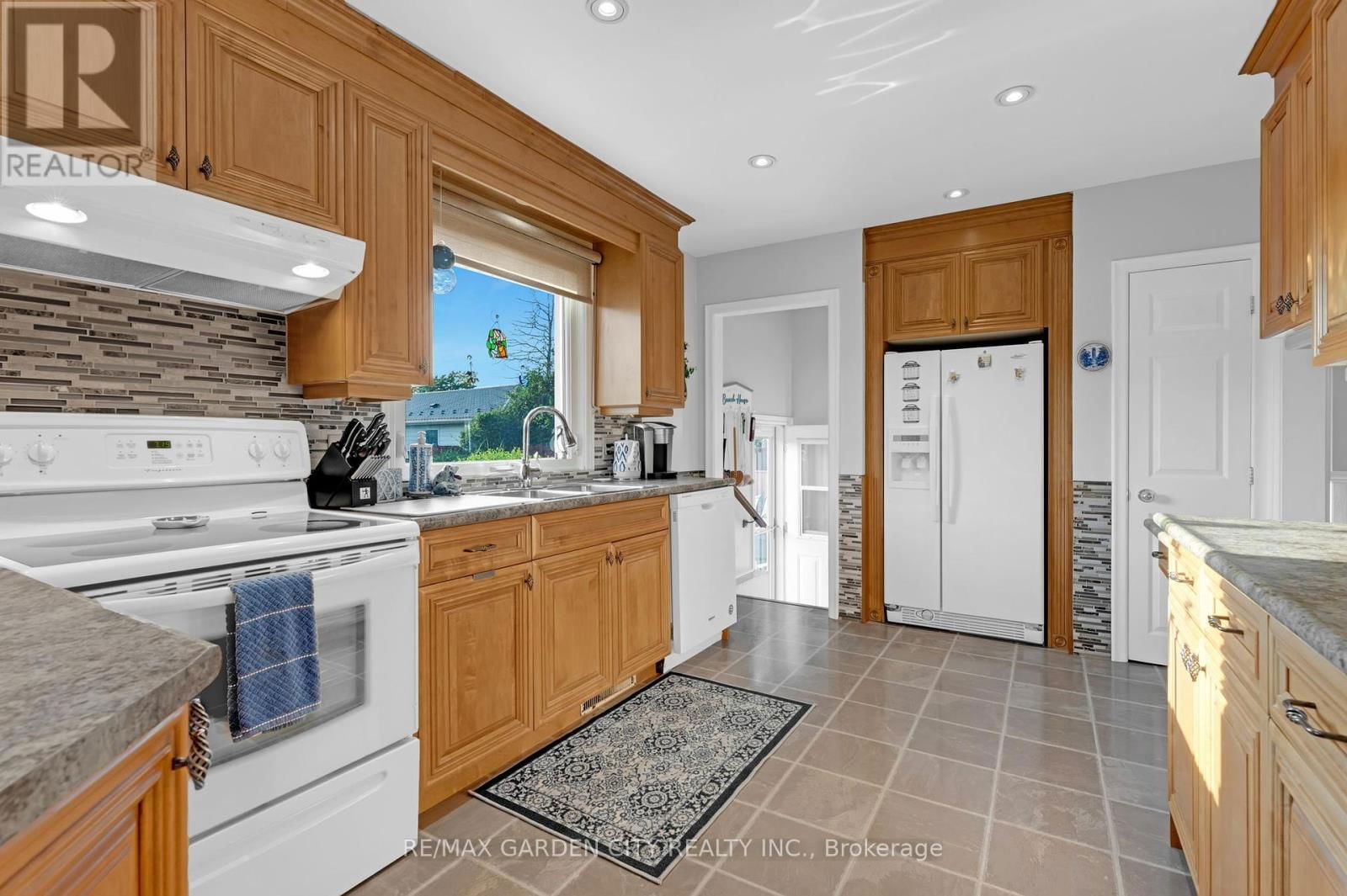 43 EVERGREEN AVENUE Image 11