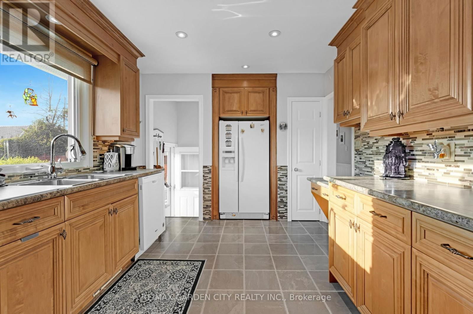 43 EVERGREEN AVENUE Image 12