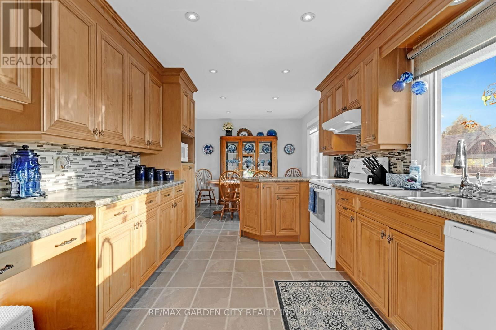 43 EVERGREEN AVENUE Image 14