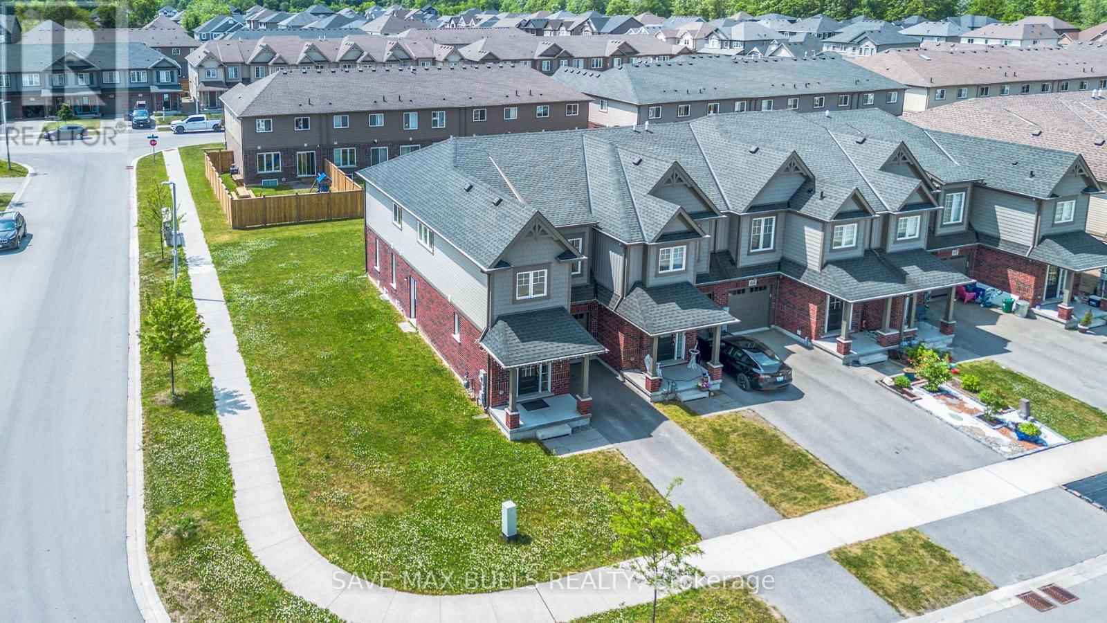 636 JULIA DRIVE Image 4