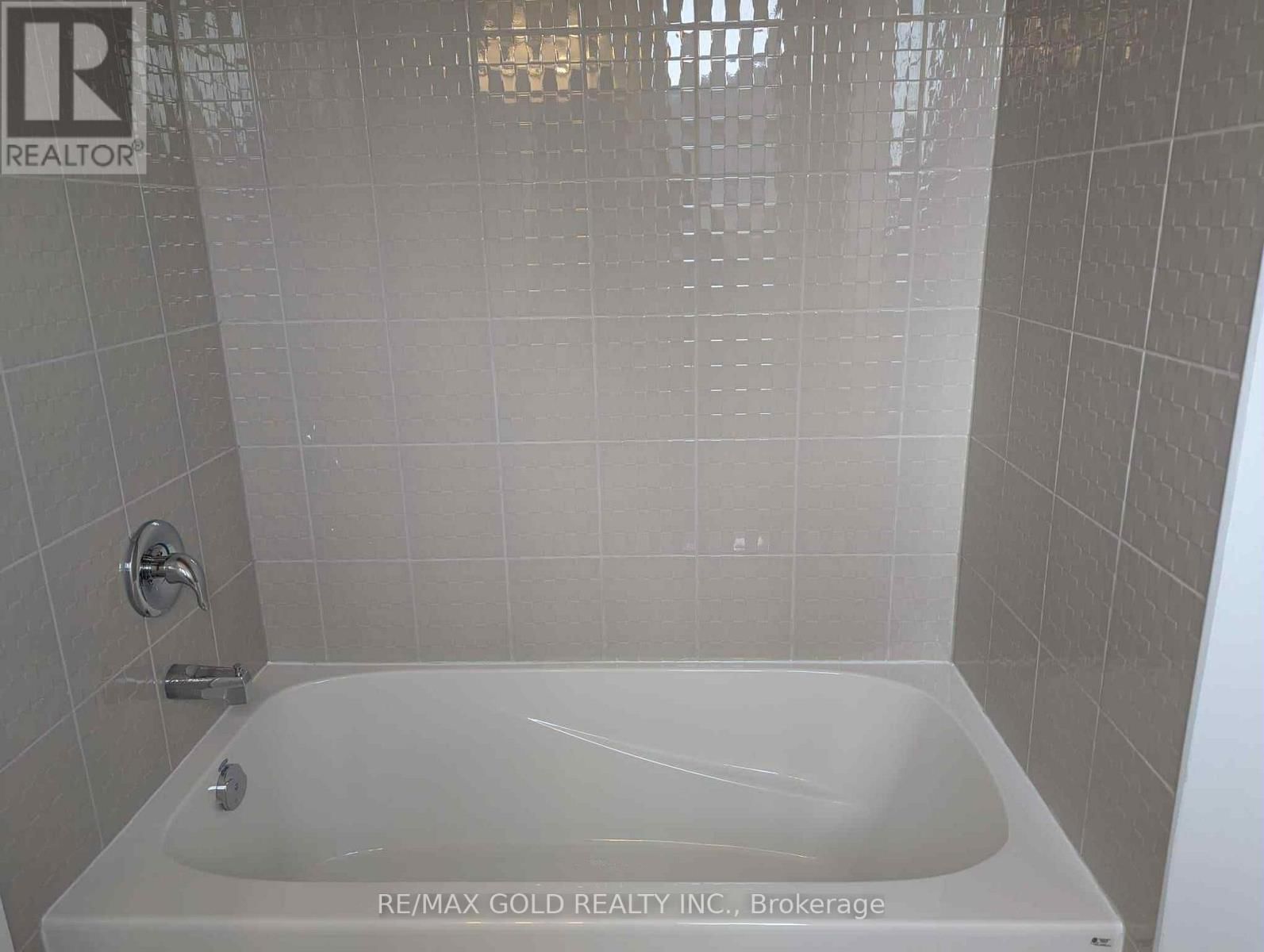 1446 UPPER THAMES DRIVE Image 20