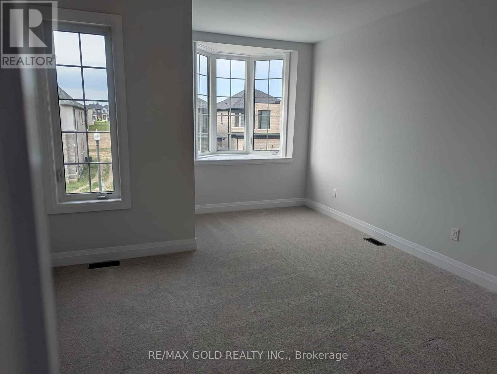 1446 UPPER THAMES DRIVE Image 21