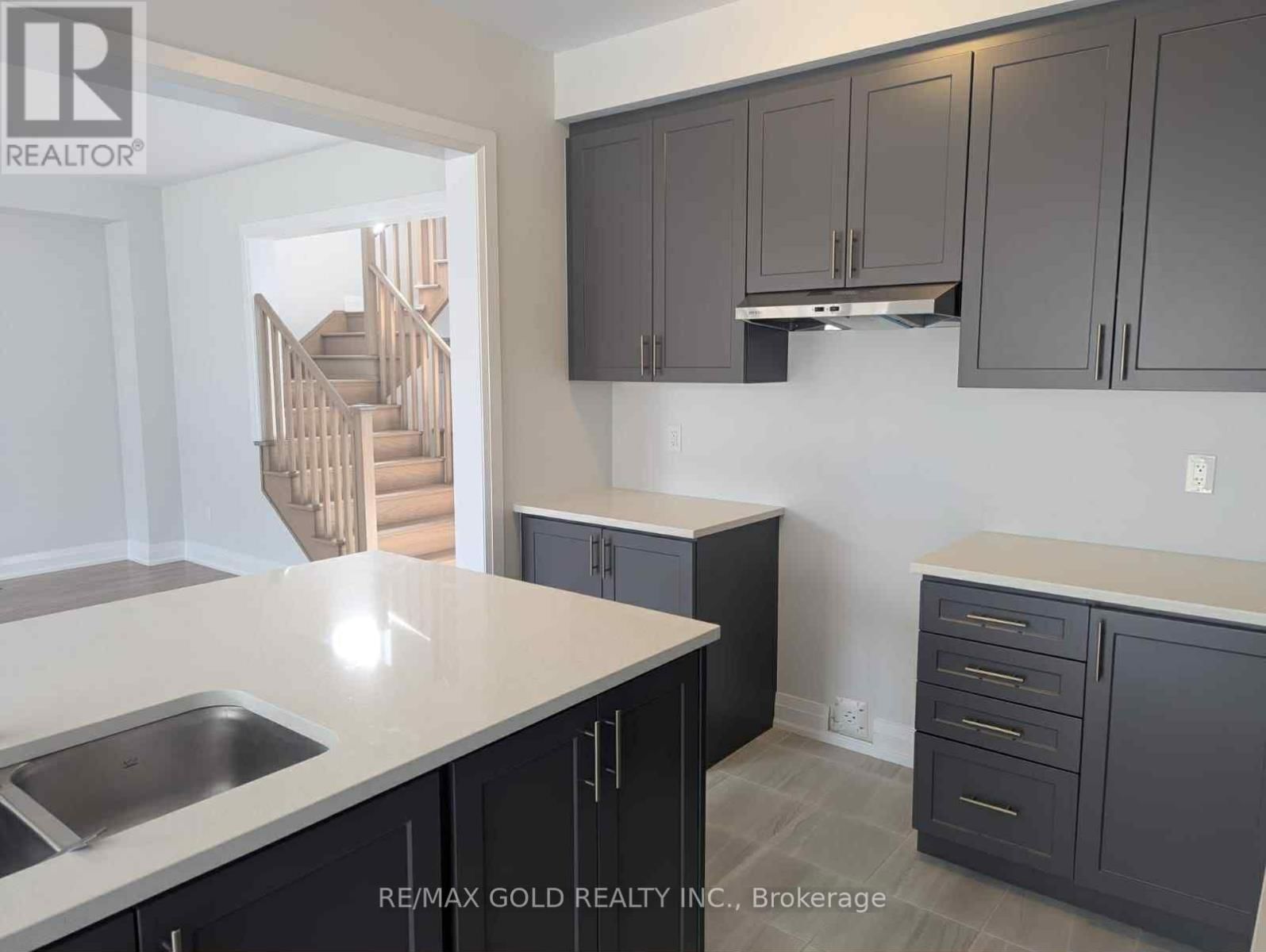 1446 UPPER THAMES DRIVE Image 7
