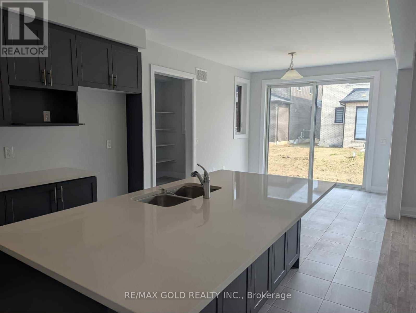 1446 UPPER THAMES DRIVE Image 8