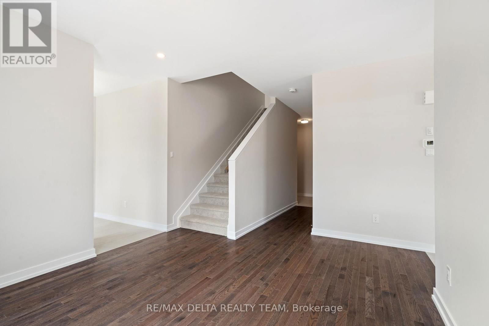 959 SEAGRAVE LANE SOUTH Image 11