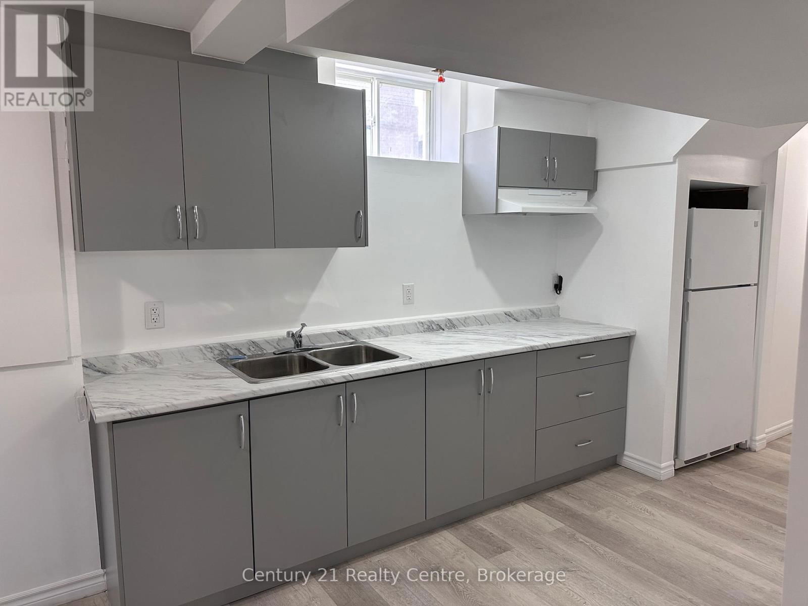 #32 - 520 GREY STREET Image 24