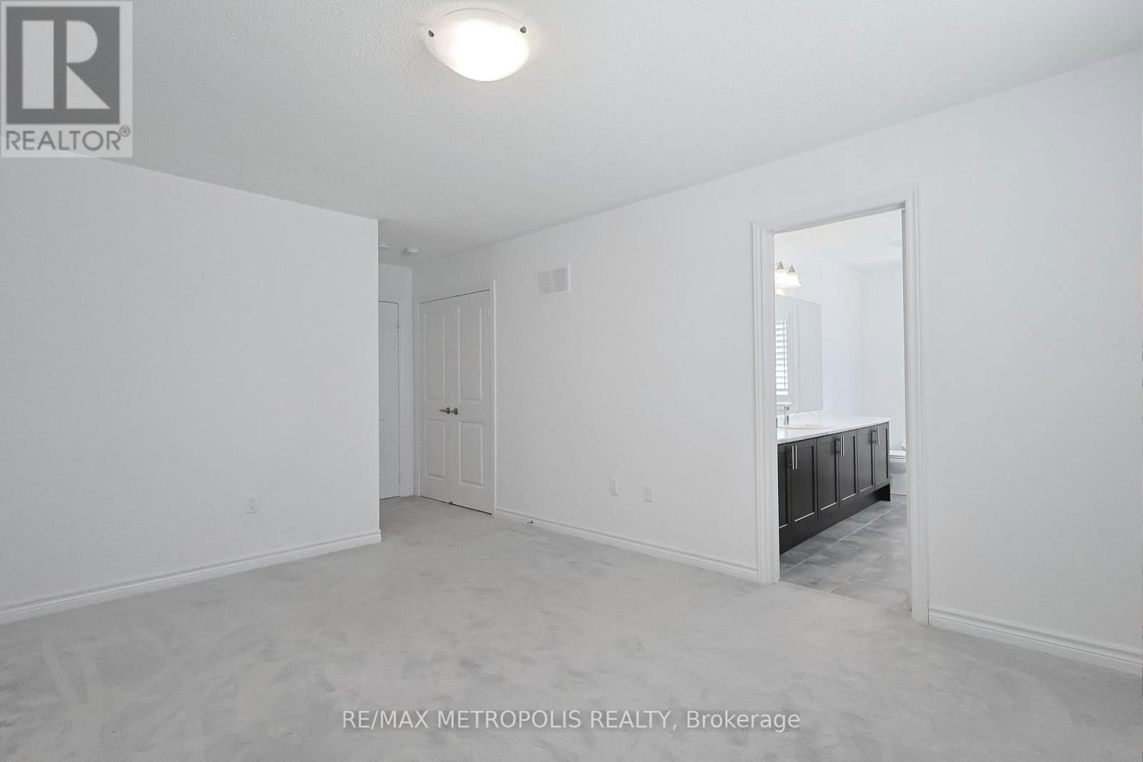 314 RUSSELL STREET Image 10