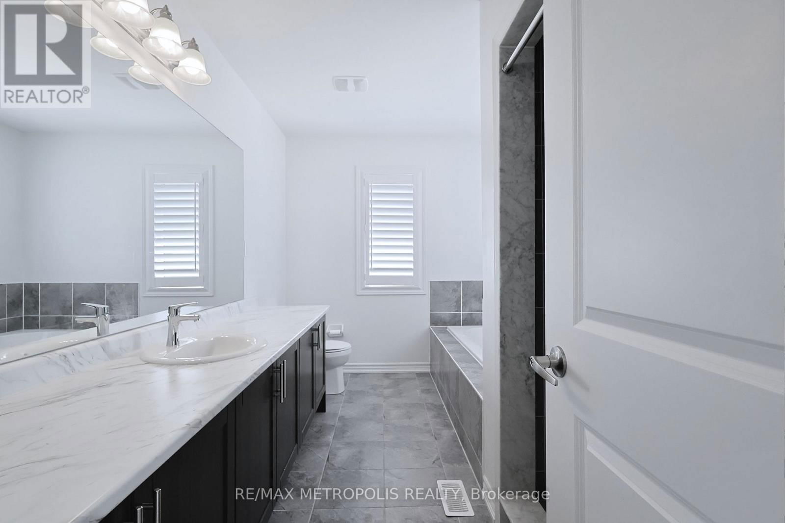 314 RUSSELL STREET Image 11