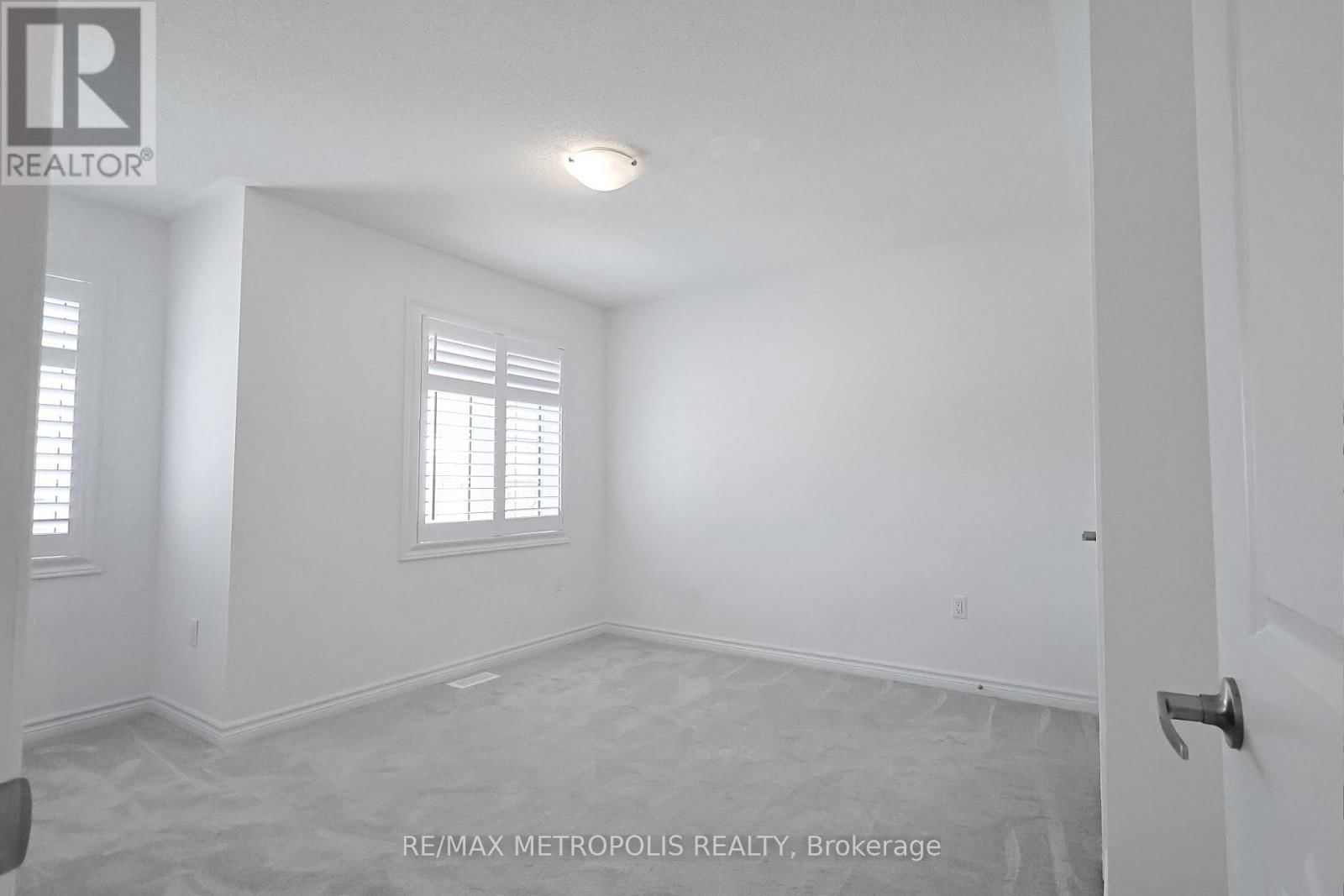 314 RUSSELL STREET Image 17