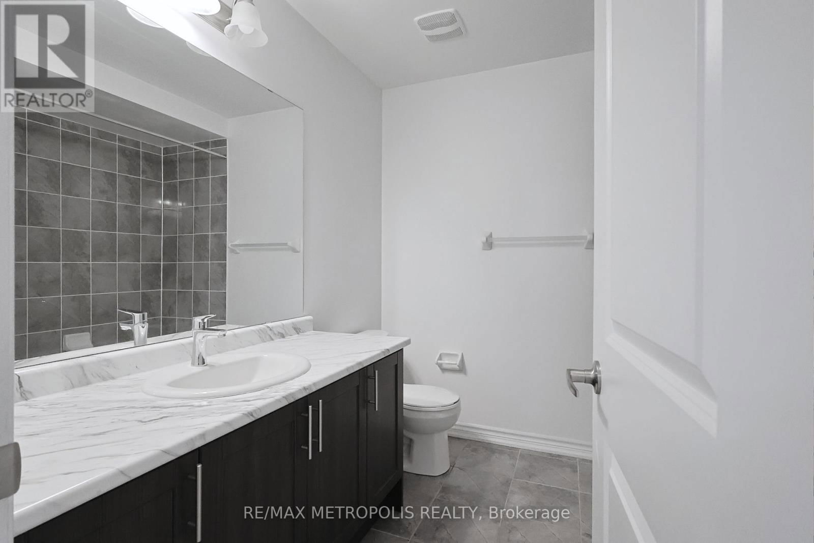 314 RUSSELL STREET Image 22