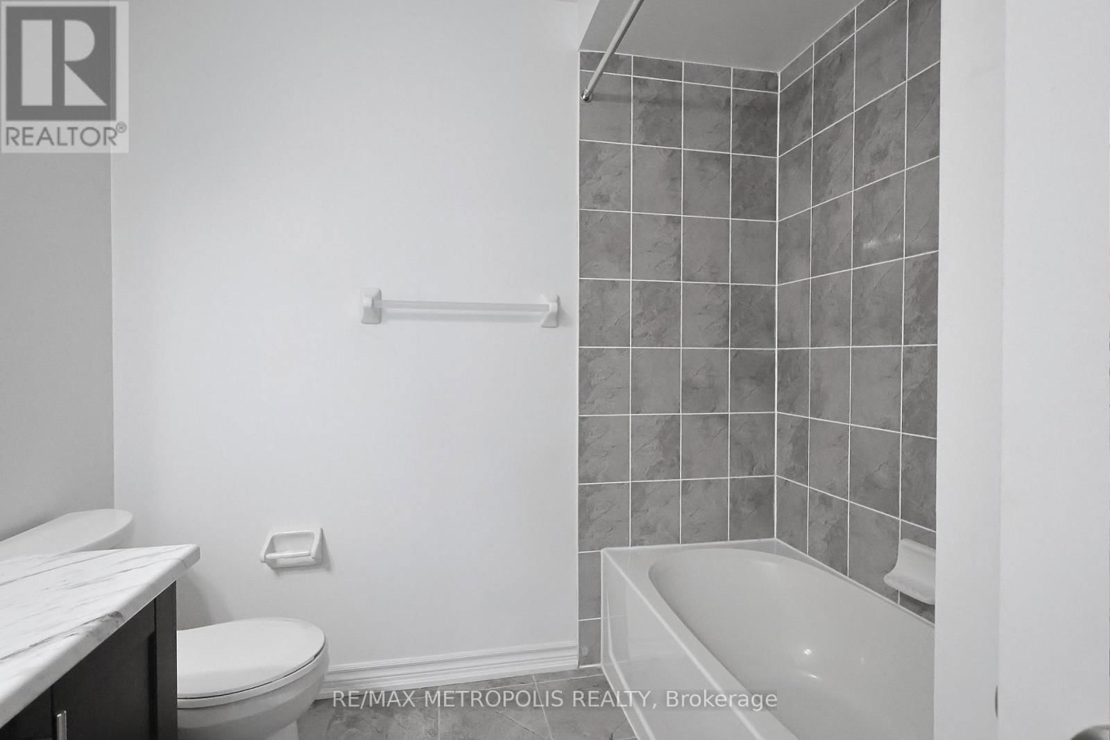 314 RUSSELL STREET Image 23