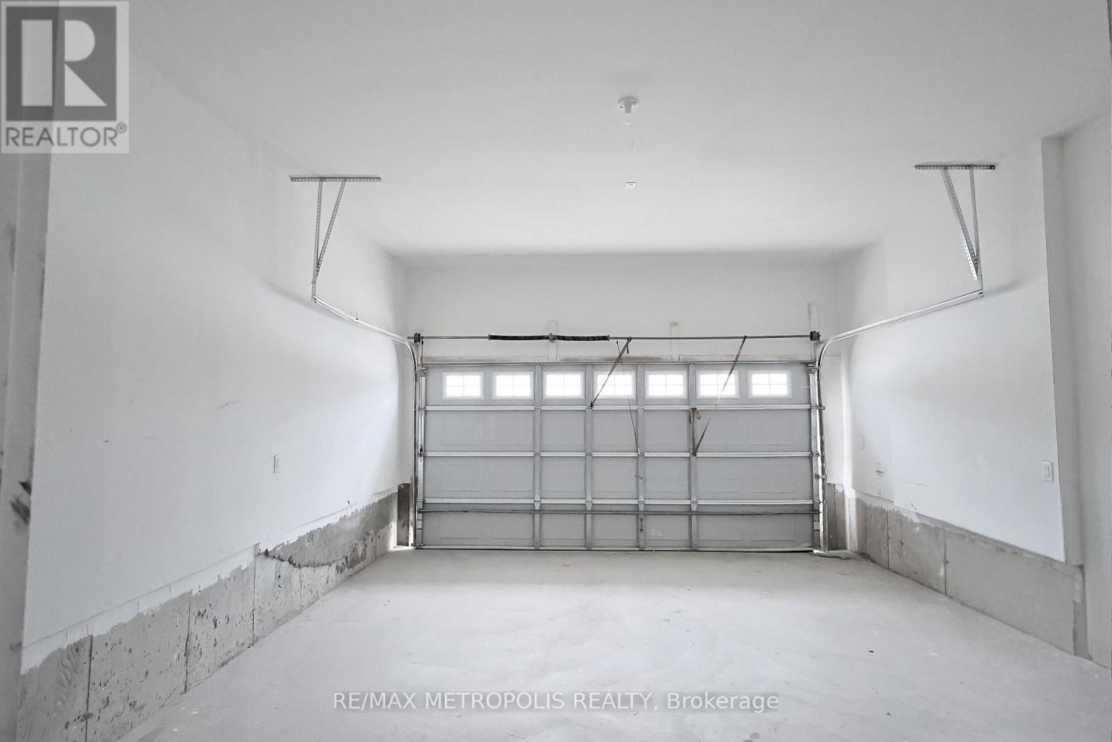 314 RUSSELL STREET Image 24