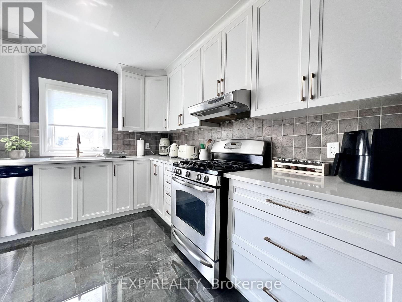 700 BEATRICE DRIVE Image 20