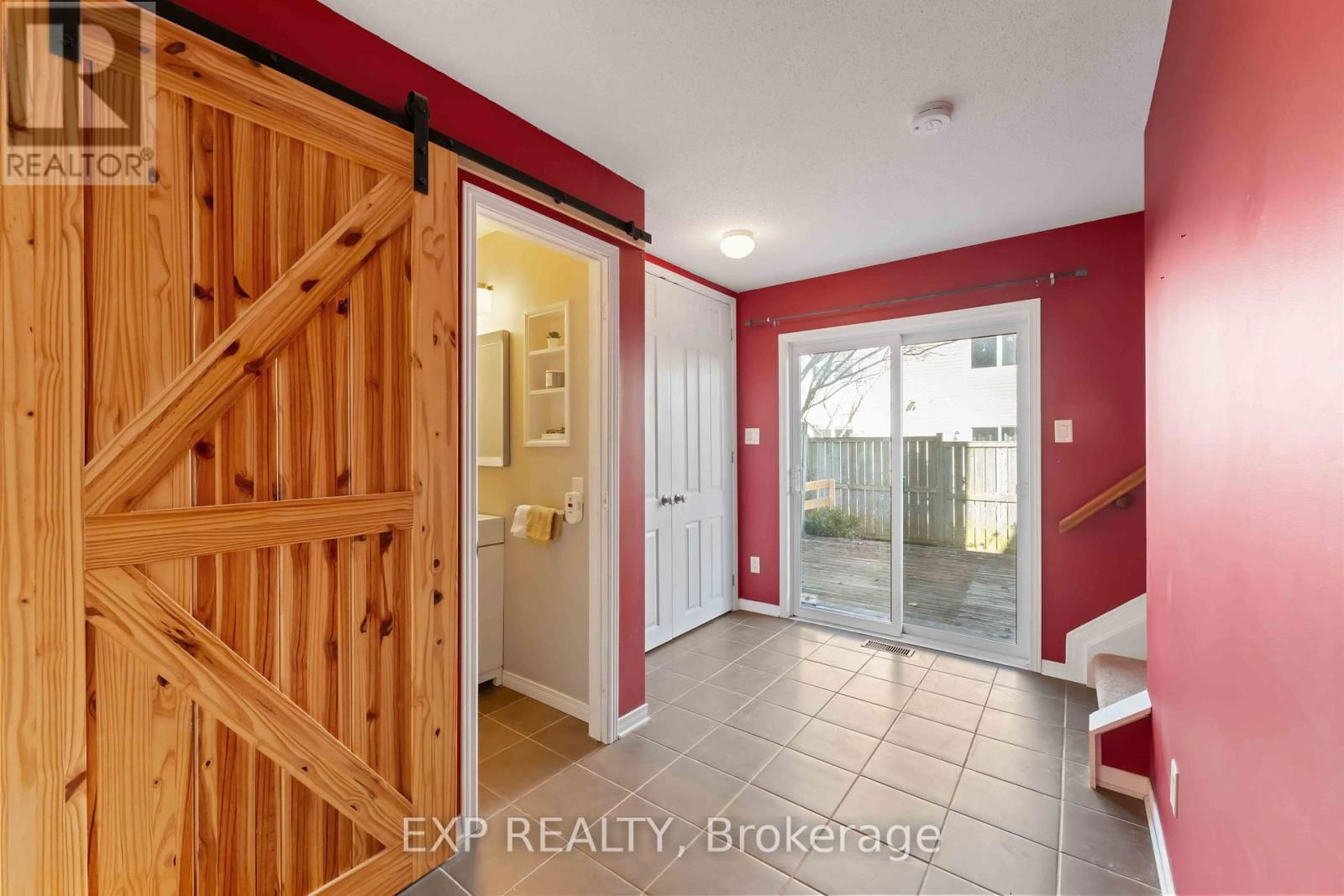 21 YORKVILLE STREET Image 12