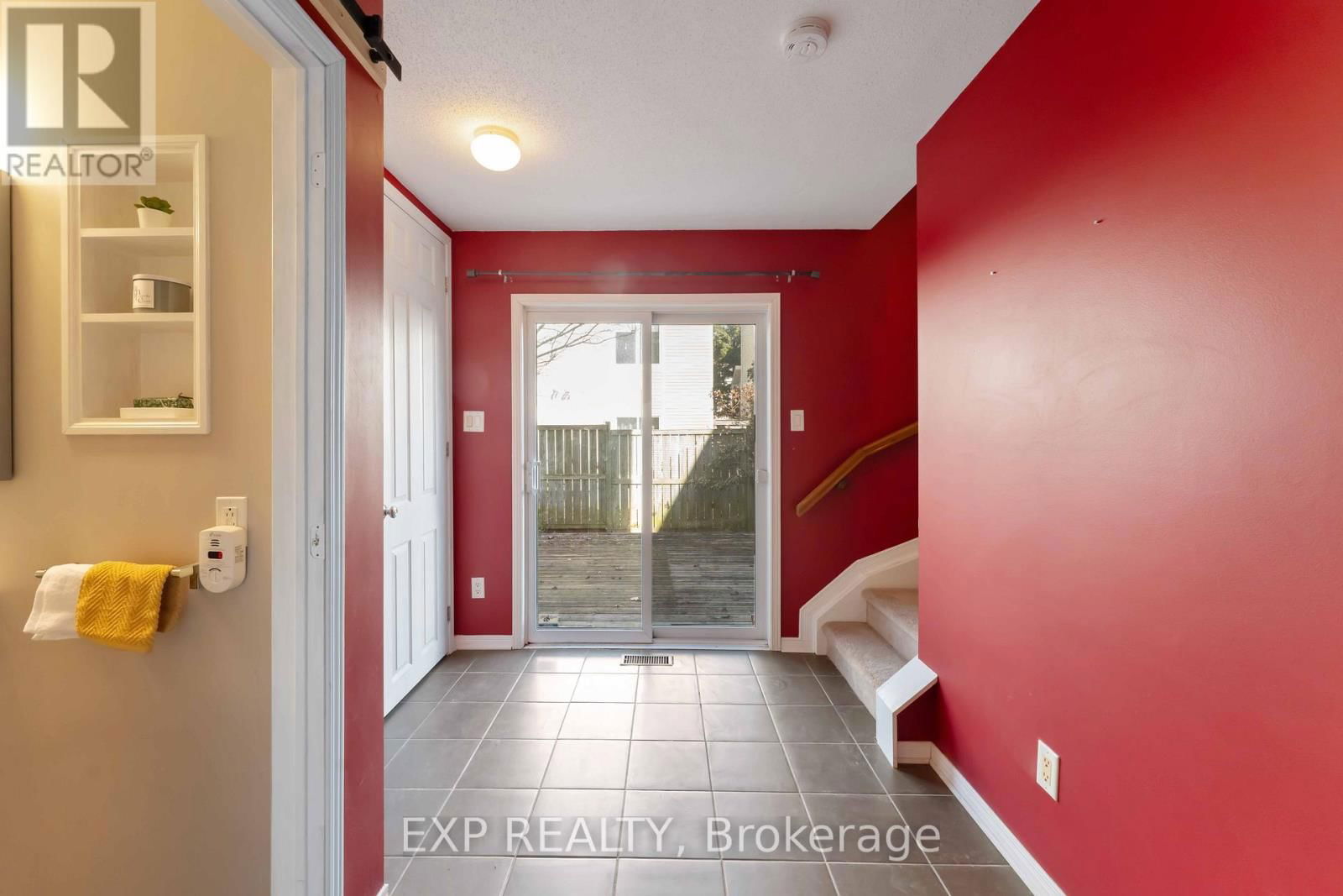 21 YORKVILLE STREET Image 13