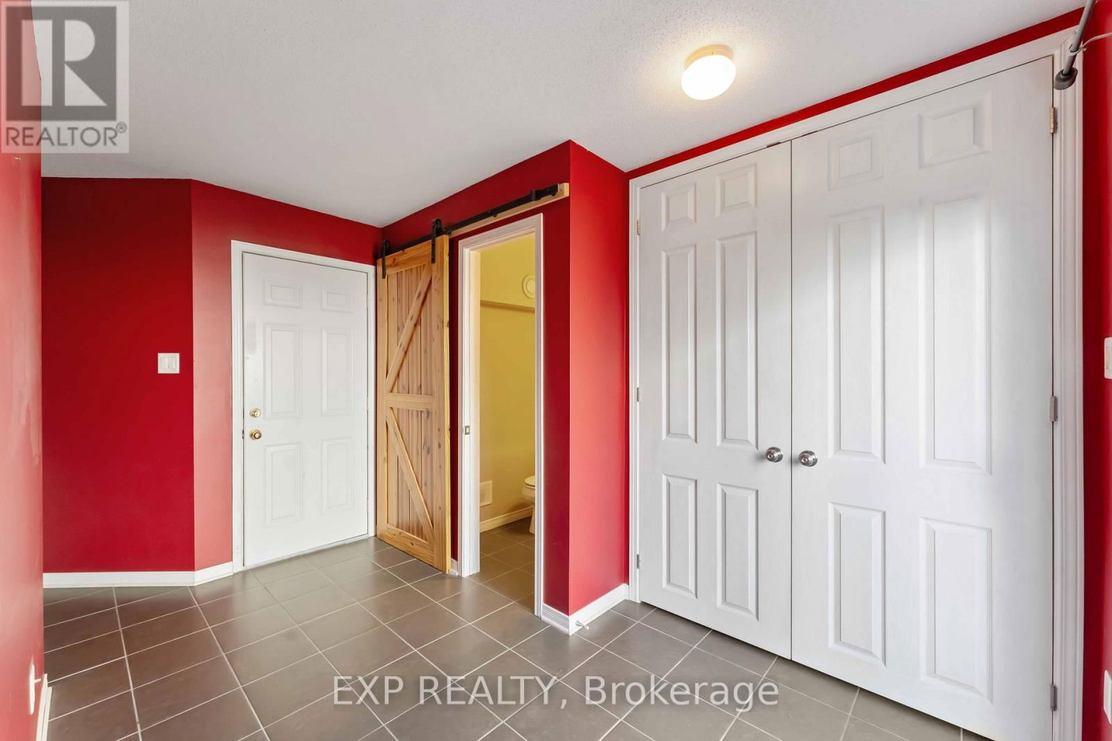 21 YORKVILLE STREET Image 14