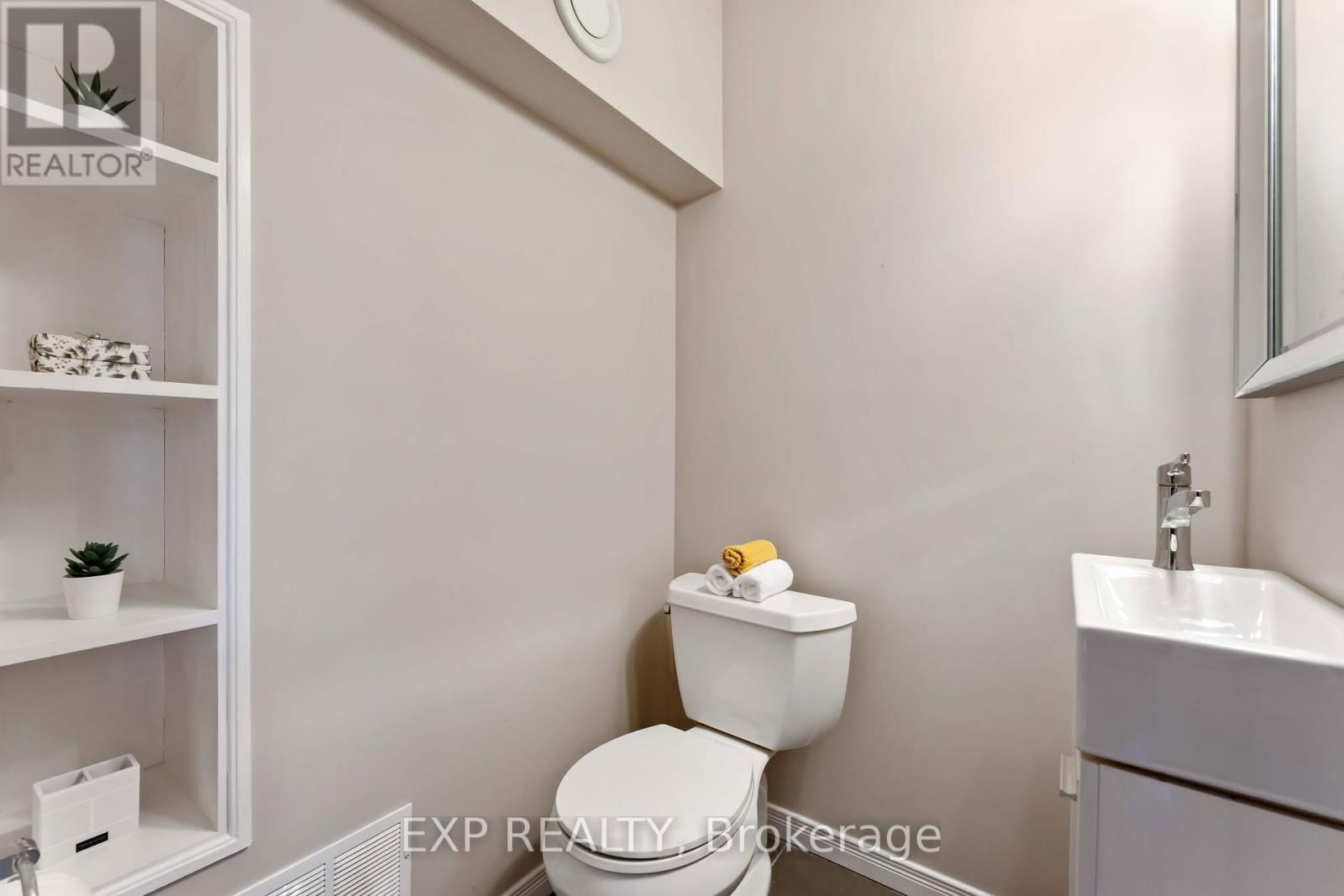 21 YORKVILLE STREET Image 16