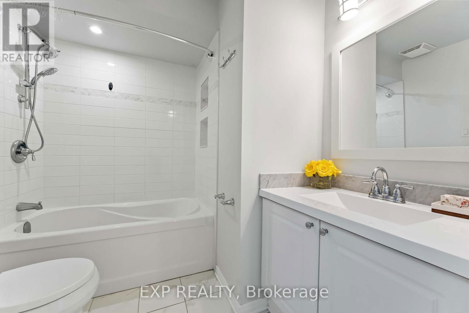 21 YORKVILLE STREET Image 28