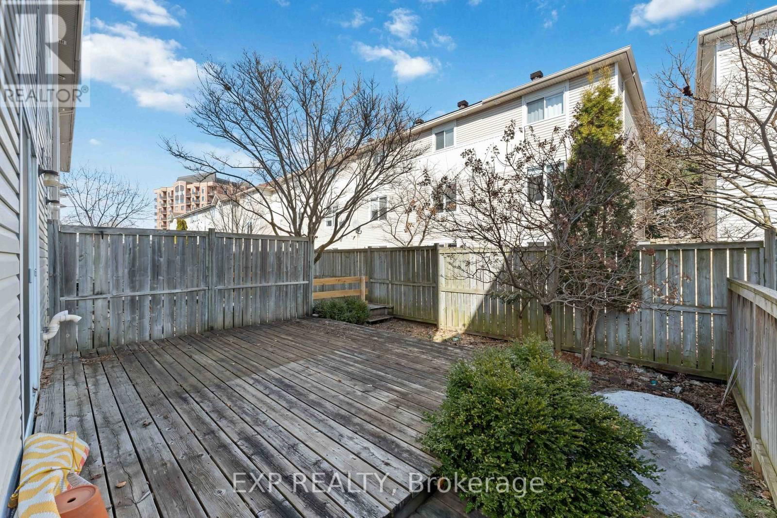 21 YORKVILLE STREET Image 30