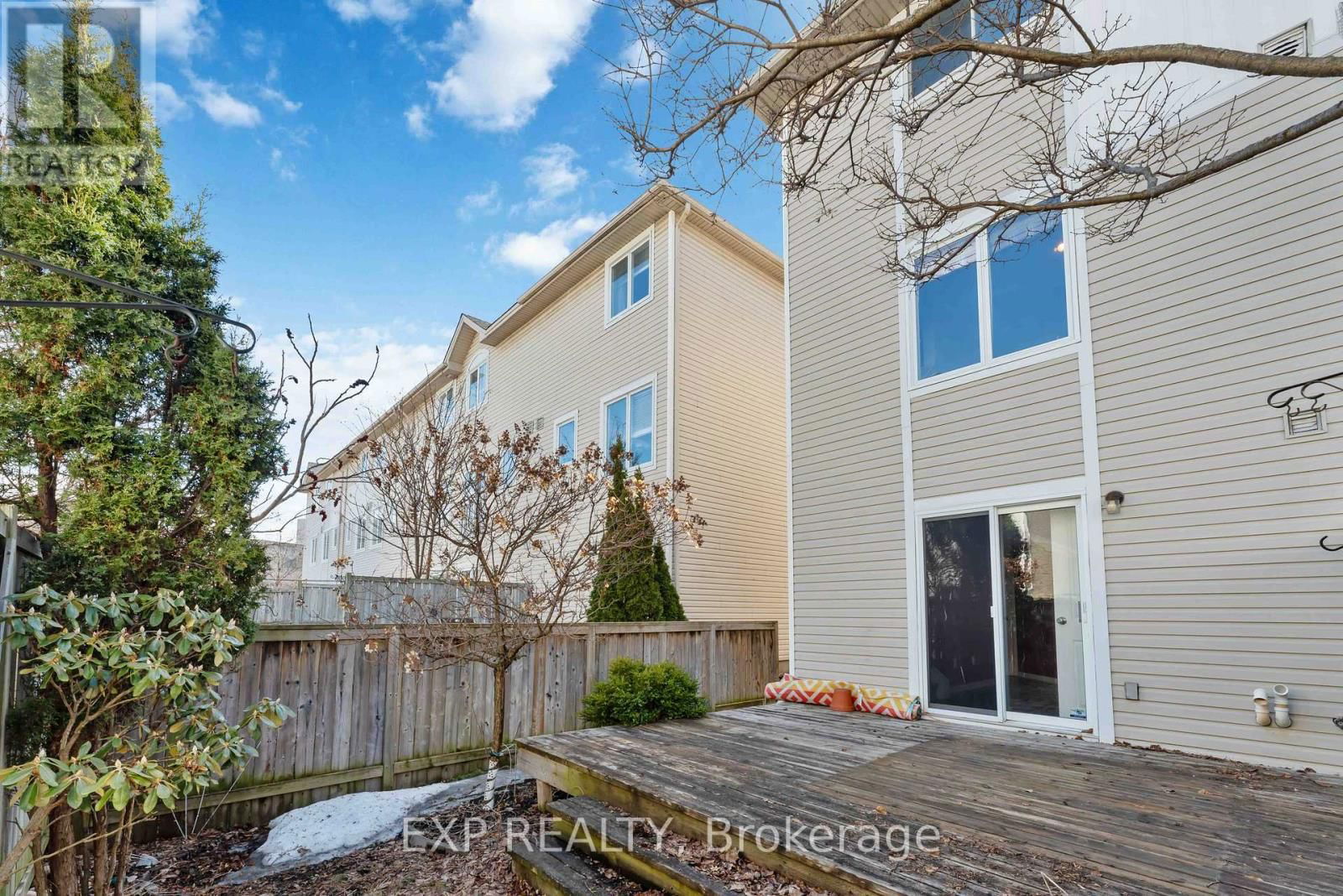 21 YORKVILLE STREET Image 32
