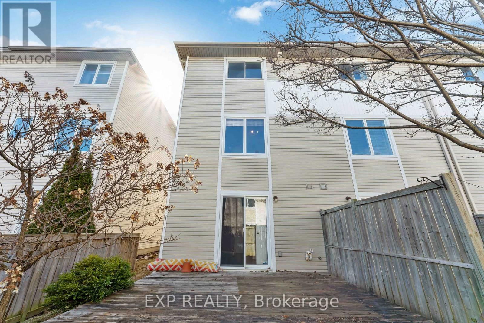21 YORKVILLE STREET Image 33
