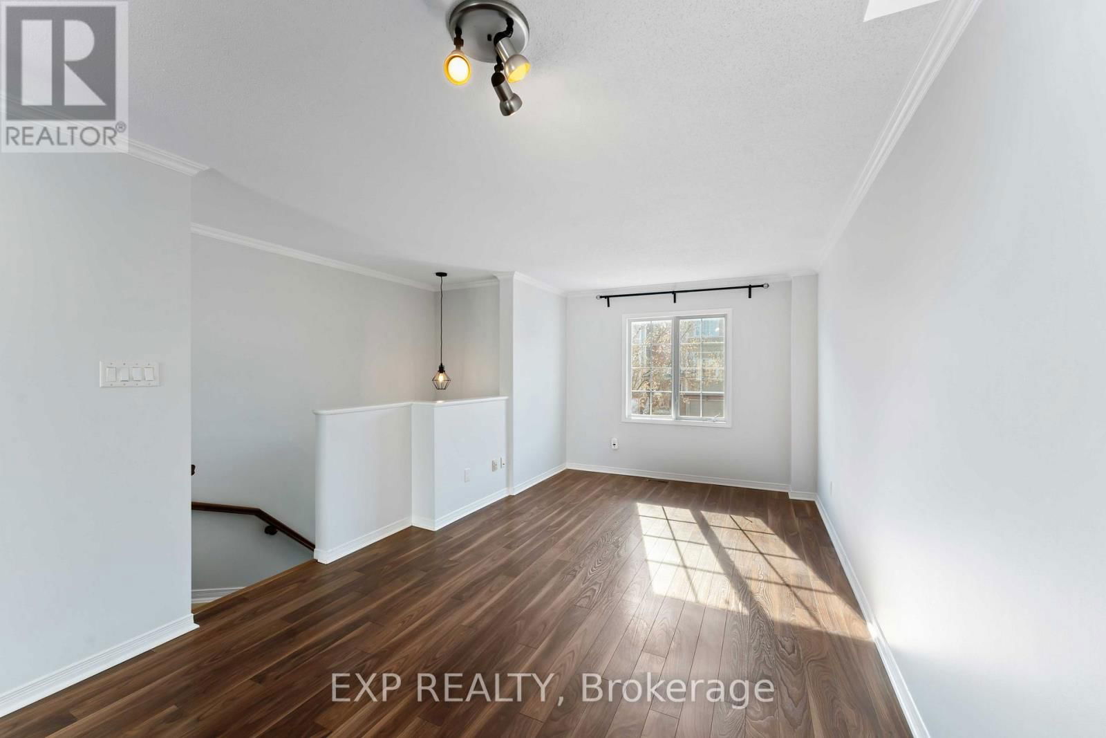 21 YORKVILLE STREET Image 5