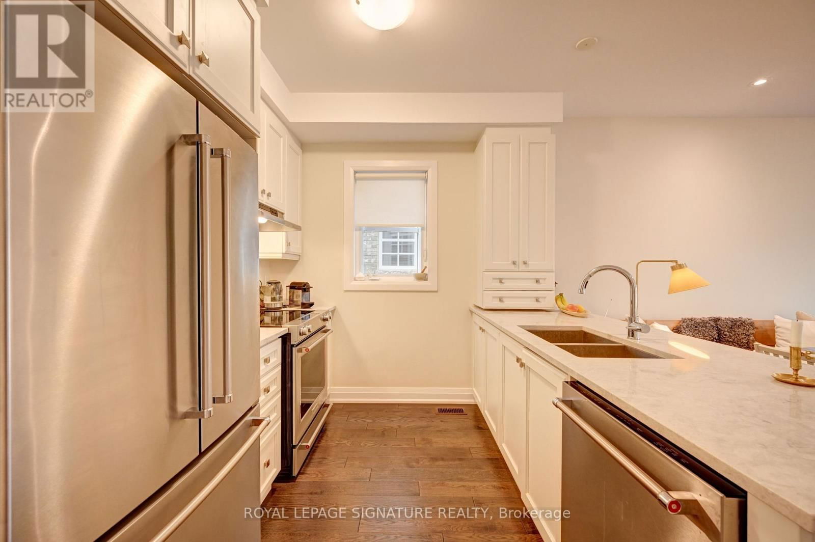 38 WINDSOR CIRCLE Image 15