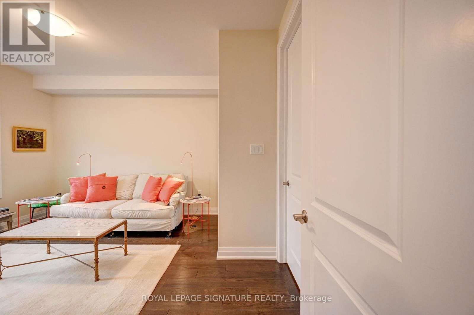 38 WINDSOR CIRCLE Image 19