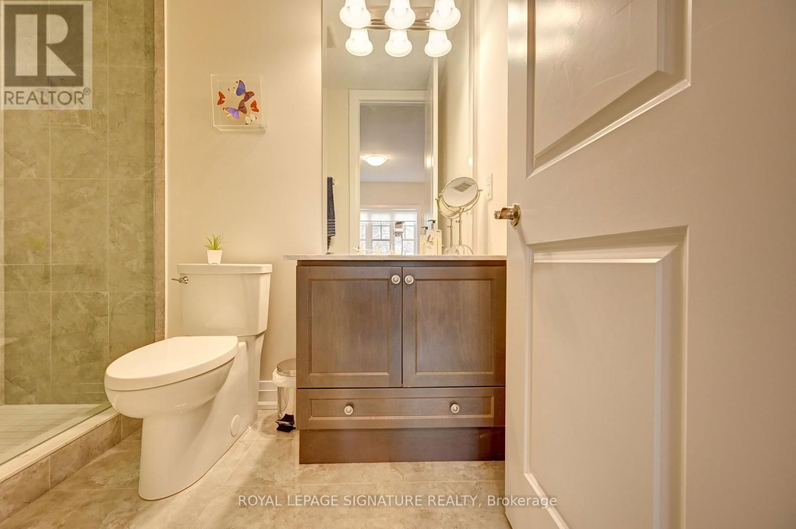 38 WINDSOR CIRCLE Image 22