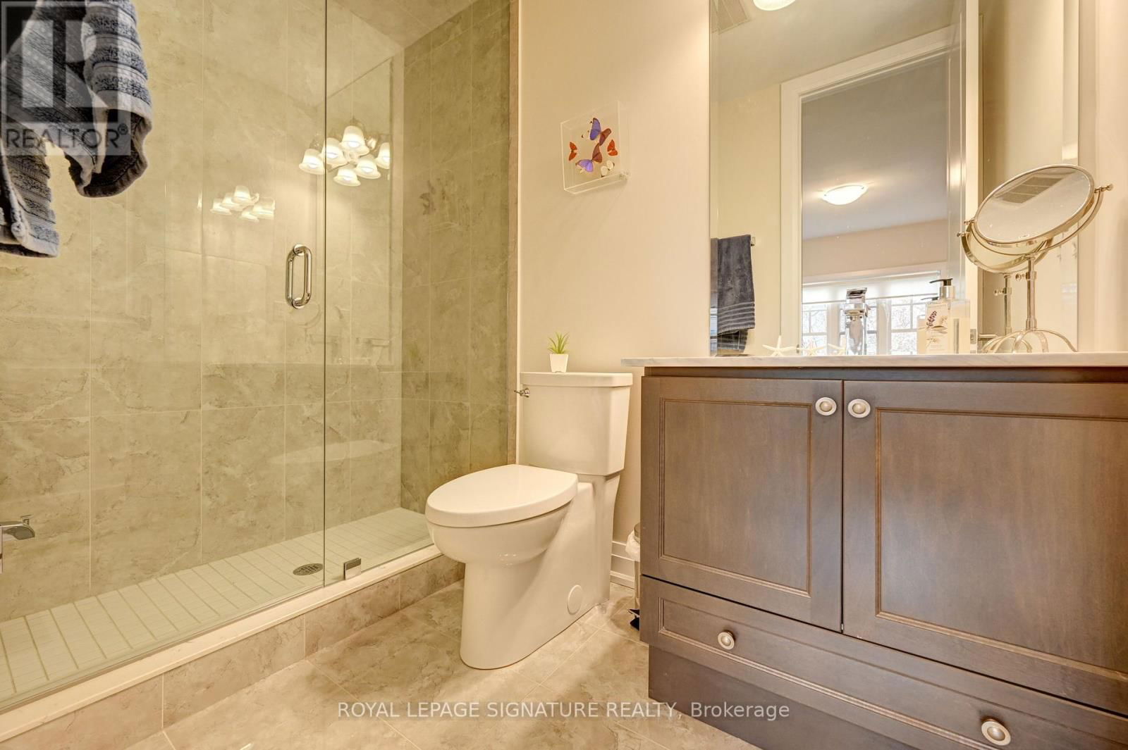 38 WINDSOR CIRCLE Image 23