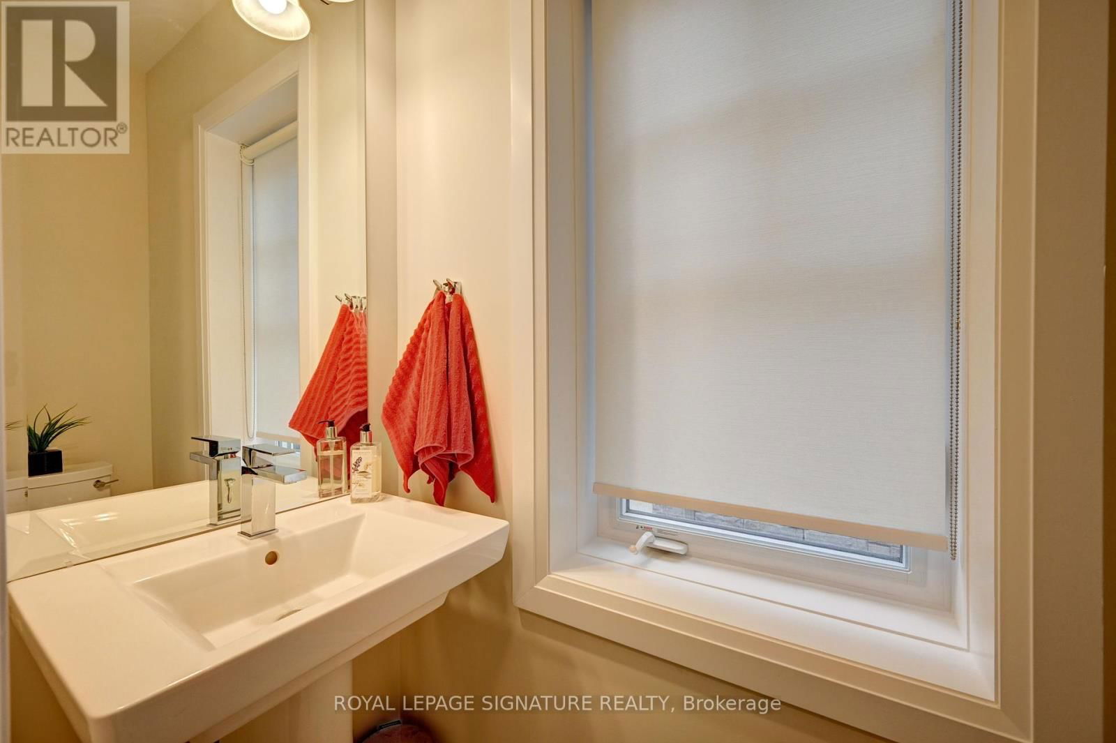 38 WINDSOR CIRCLE Image 24