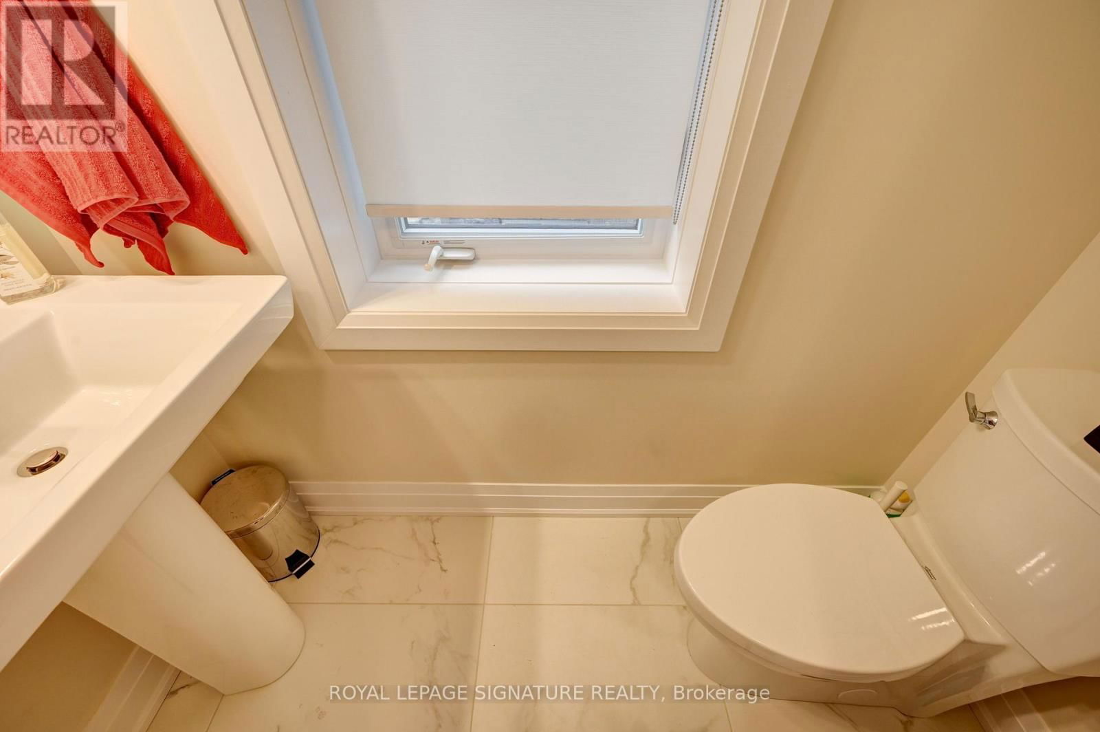 38 WINDSOR CIRCLE Image 27