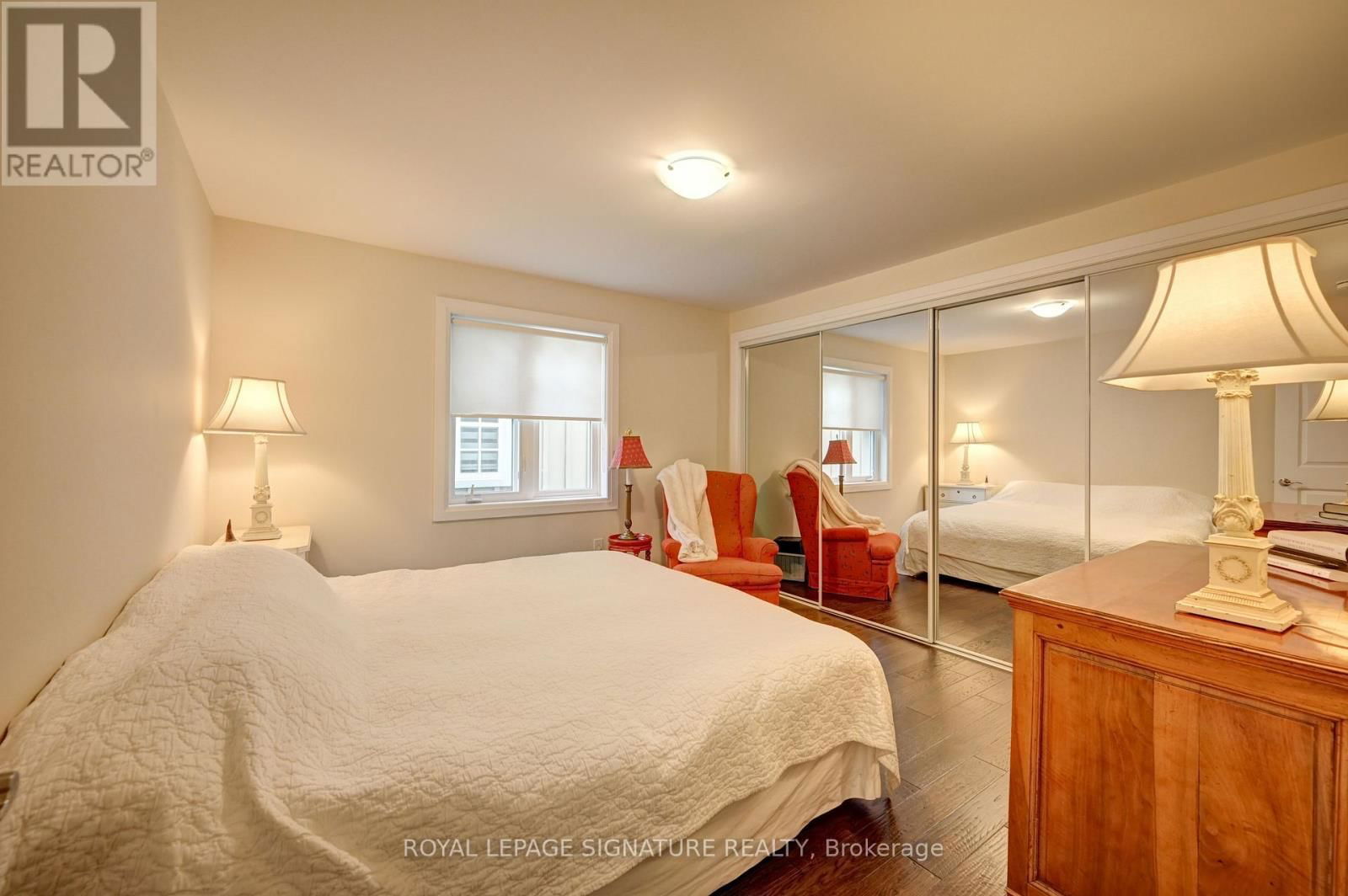 38 WINDSOR CIRCLE Image 32