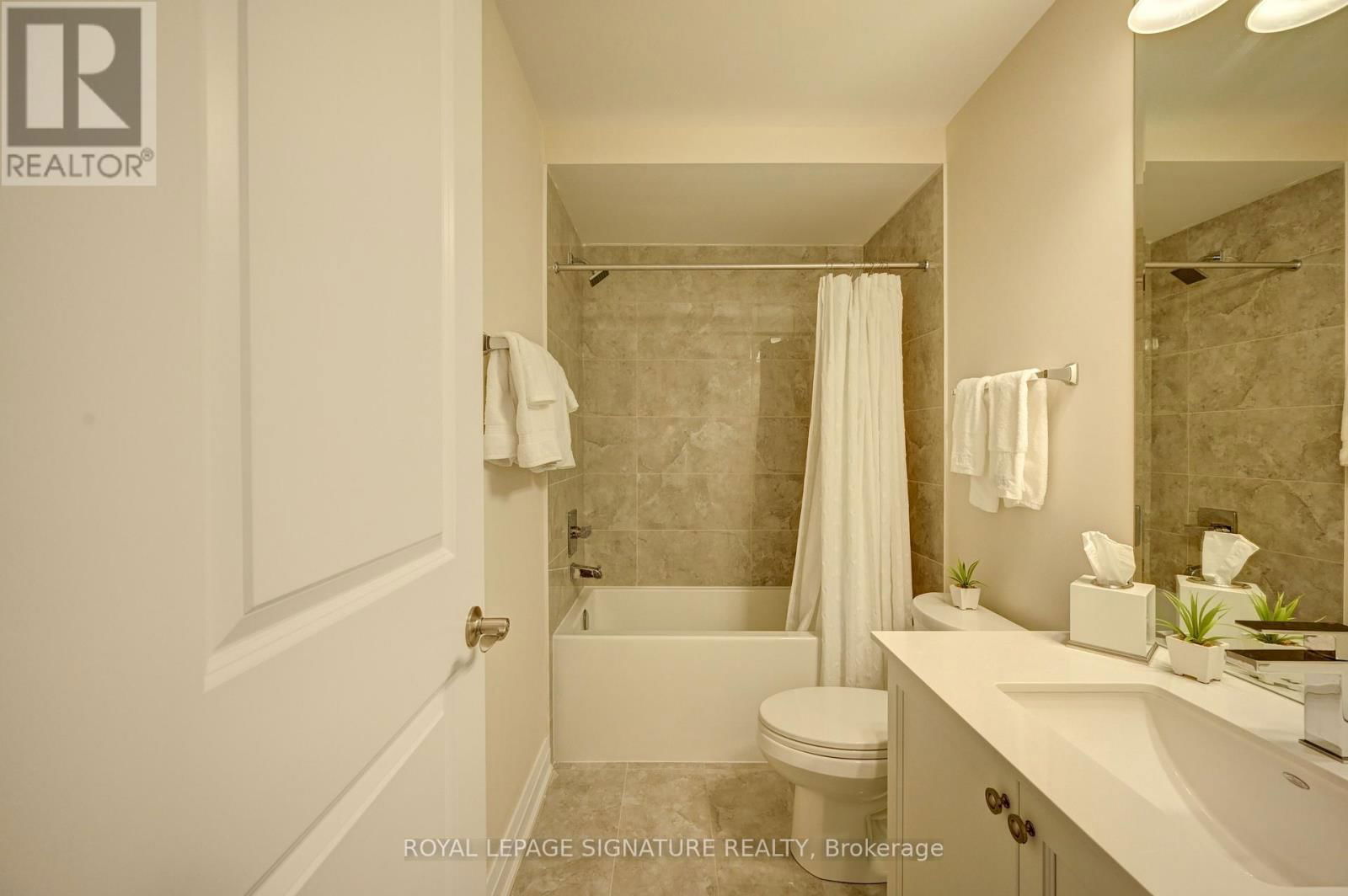 38 WINDSOR CIRCLE Image 44