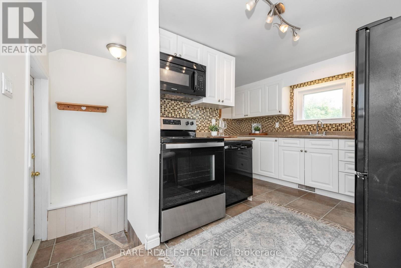 46 ABERDEEN AVENUE Image 19