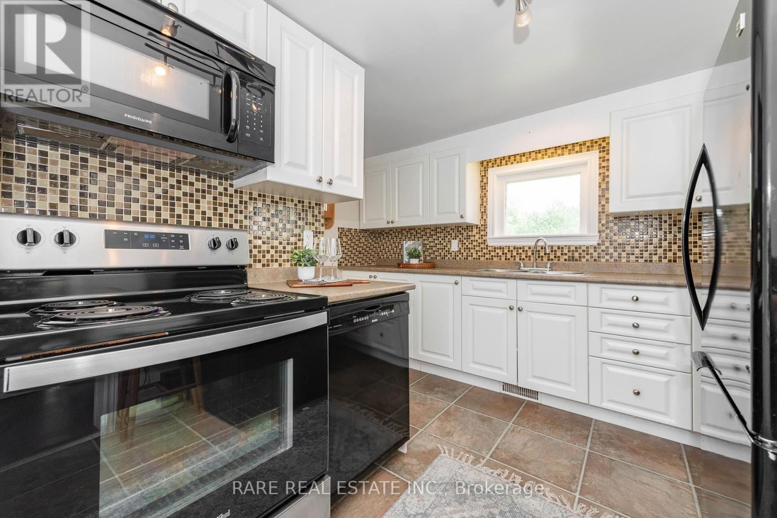 46 ABERDEEN AVENUE Image 20