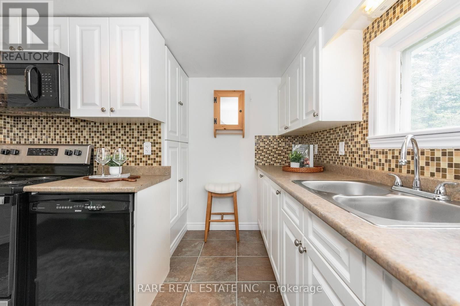 46 ABERDEEN AVENUE Image 24