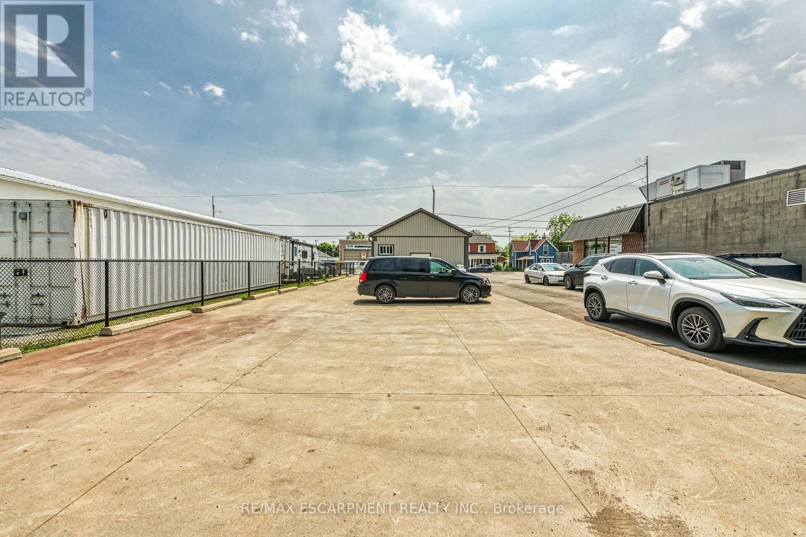 26 MAIN STREET SOUTH Image 23