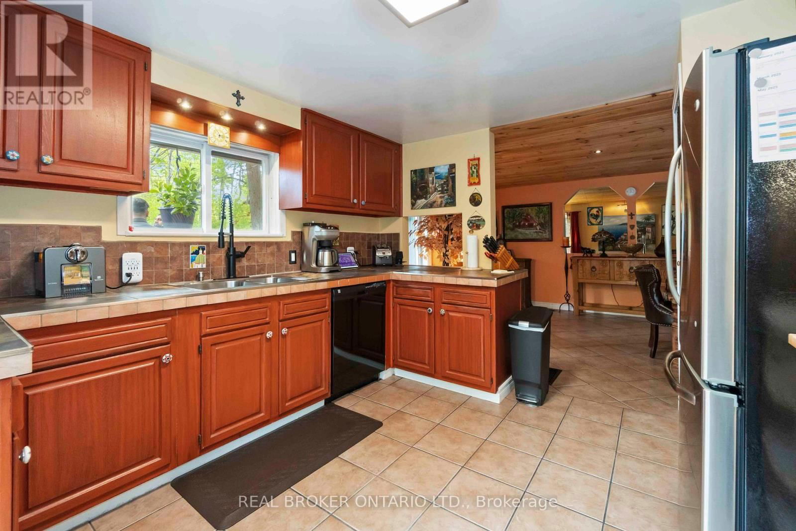 190 WOODS ROAD Image 23