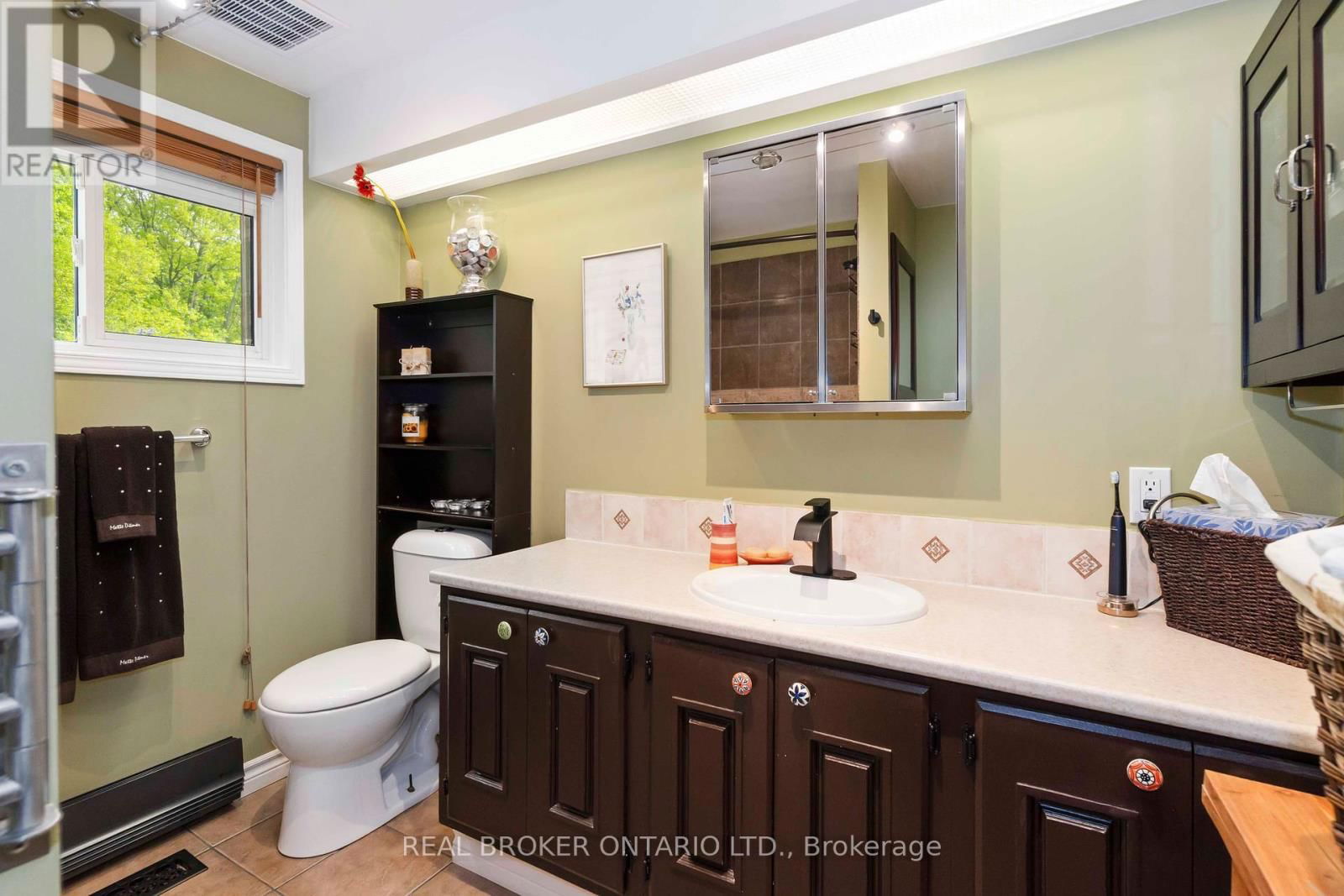 190 WOODS ROAD Image 29