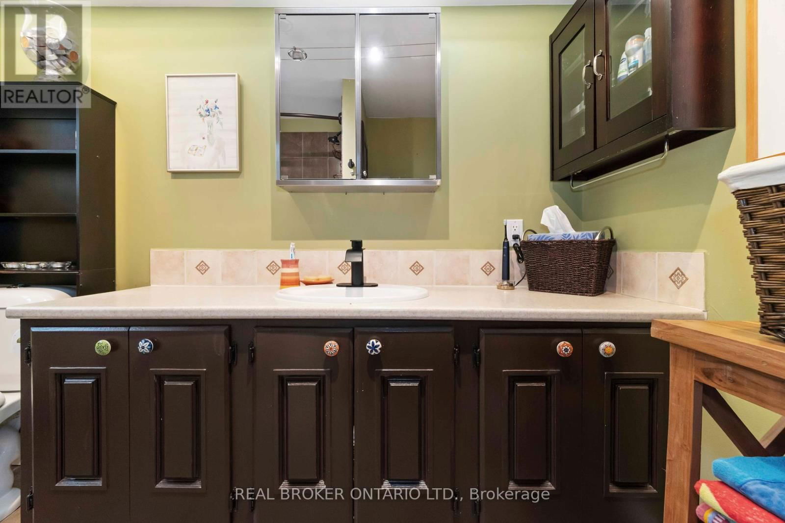 190 WOODS ROAD Image 31