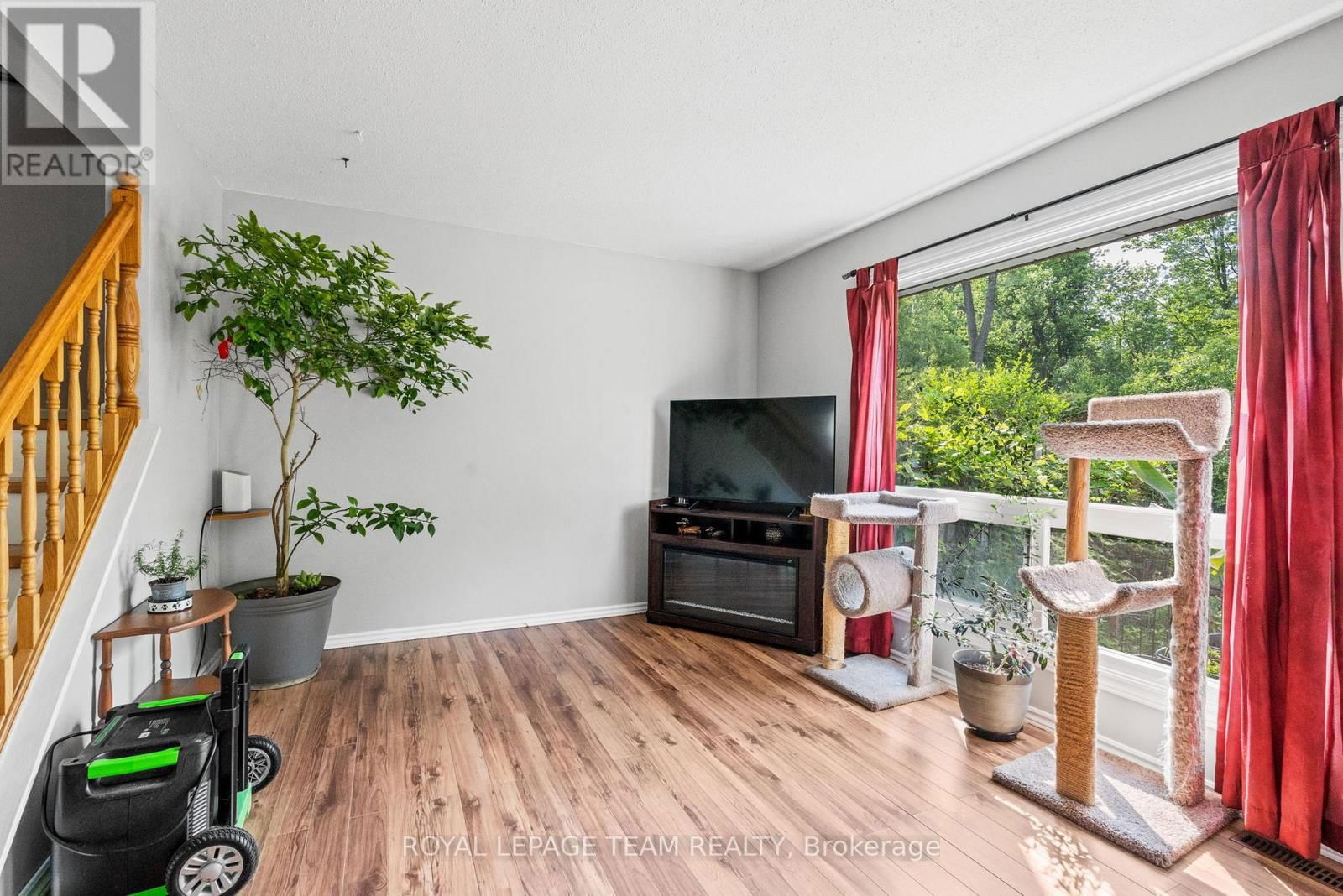 1994 FALKIRK CRESCENT Image 12