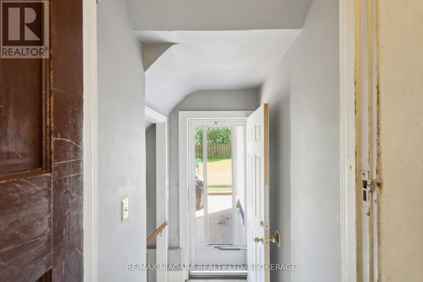 305 EMERICK AVENUE Image 14