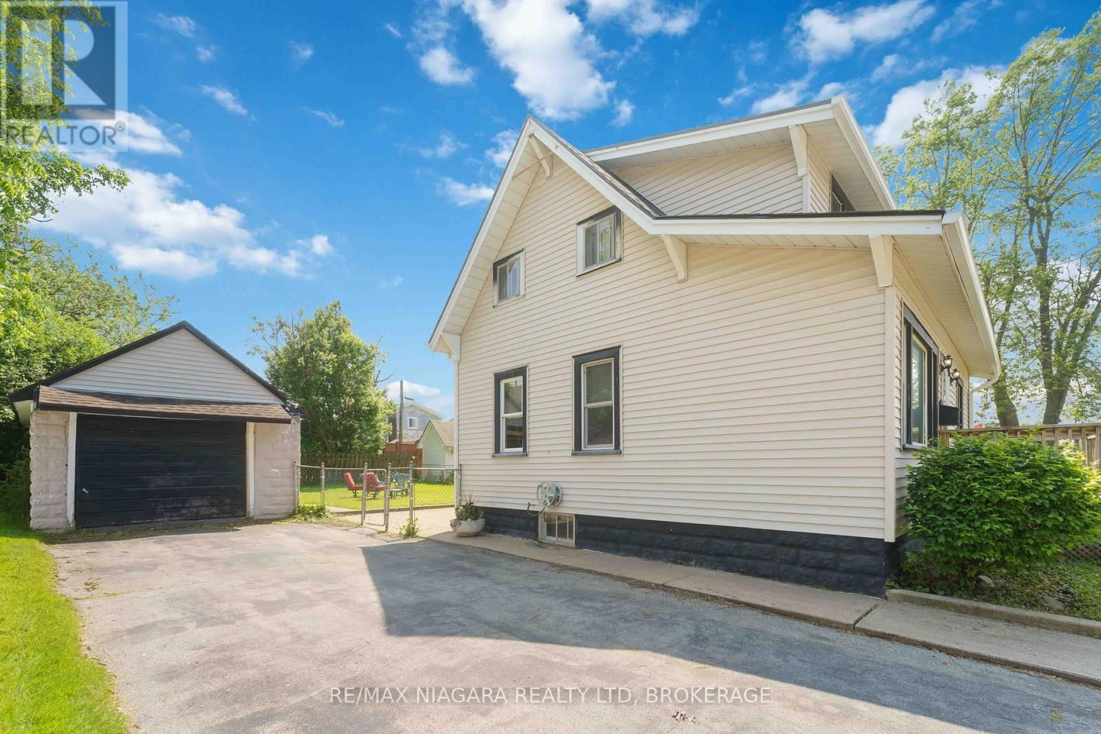 305 EMERICK AVENUE Image 17